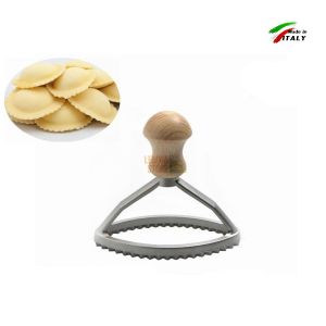 STAMPO TAGLIAPASTA IN ALLUMINIO FORMINE PER BISCOTTI CON MANICO IN LEGNO FORMA OVALE CON BORDI ONDULATI 